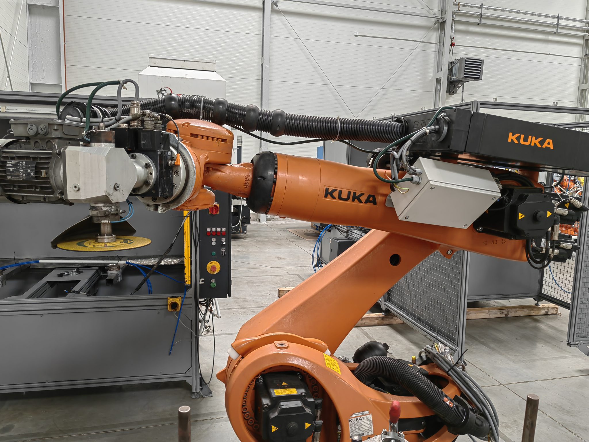 Grinding robot Kuka KR 210 R2700 prime