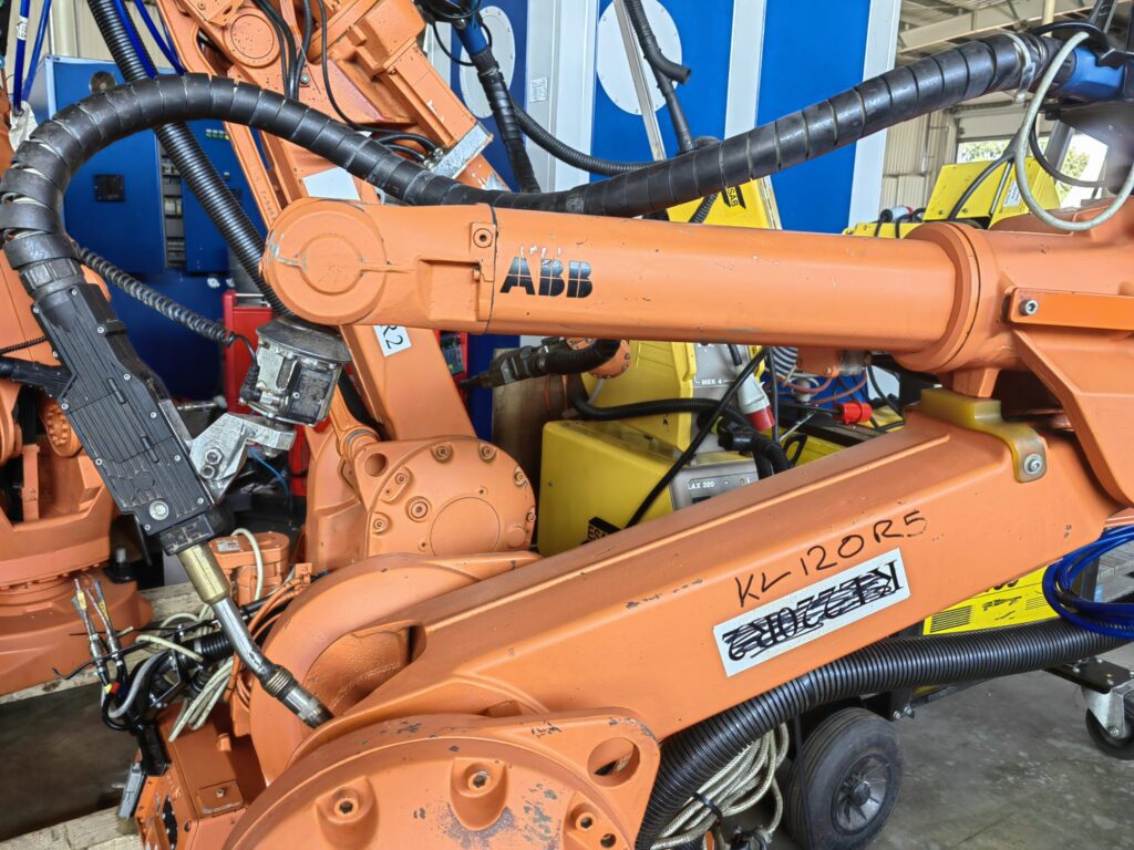 Robot spawający ABB IRB 2400L