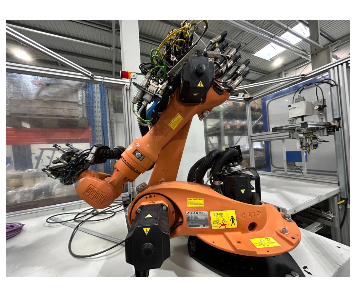 Cela FASTEMS z robotem Kuka KR 16-2 KS (884383)